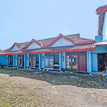Capital O 91644 Loka Hause Hotel Salatiga Buitenkant foto