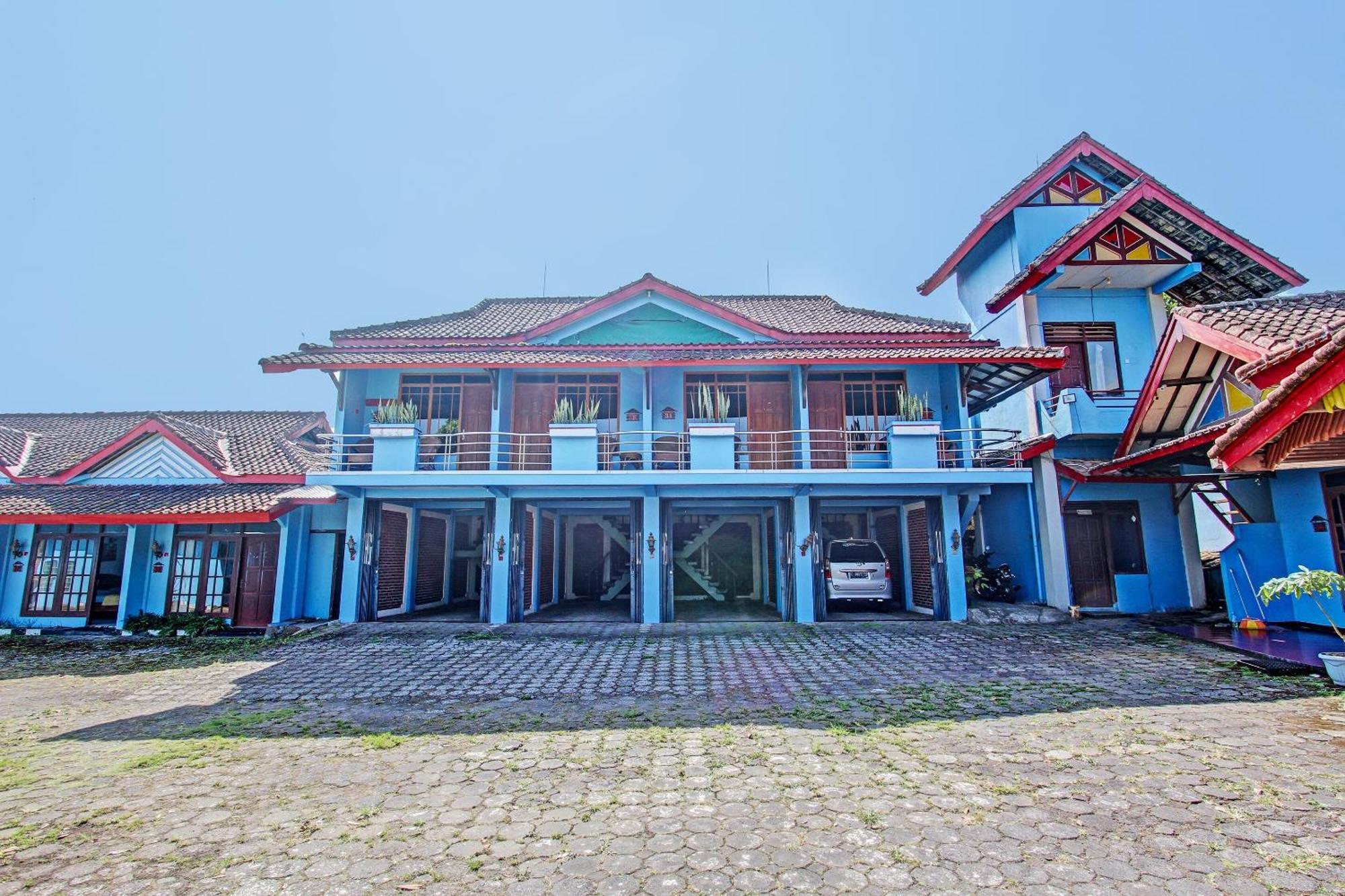 Capital O 91644 Loka Hause Hotel Salatiga Buitenkant foto