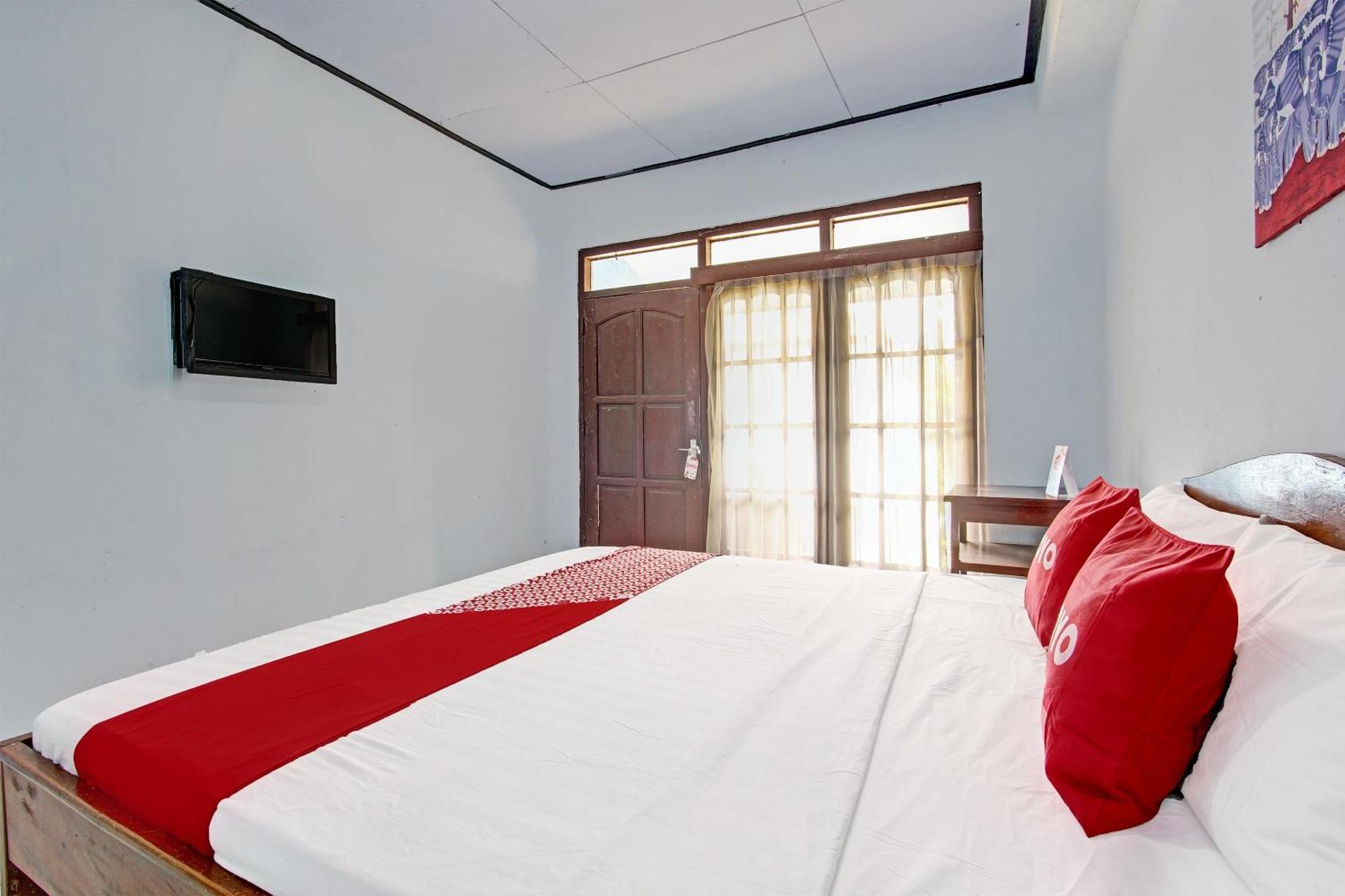 Capital O 91644 Loka Hause Hotel Salatiga Buitenkant foto