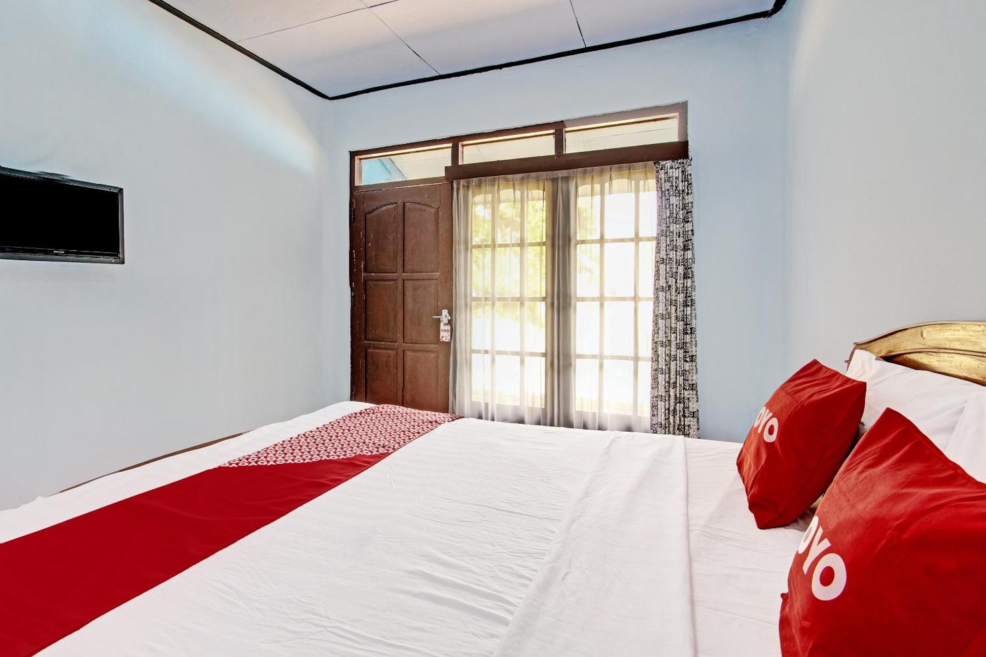 Capital O 91644 Loka Hause Hotel Salatiga Buitenkant foto