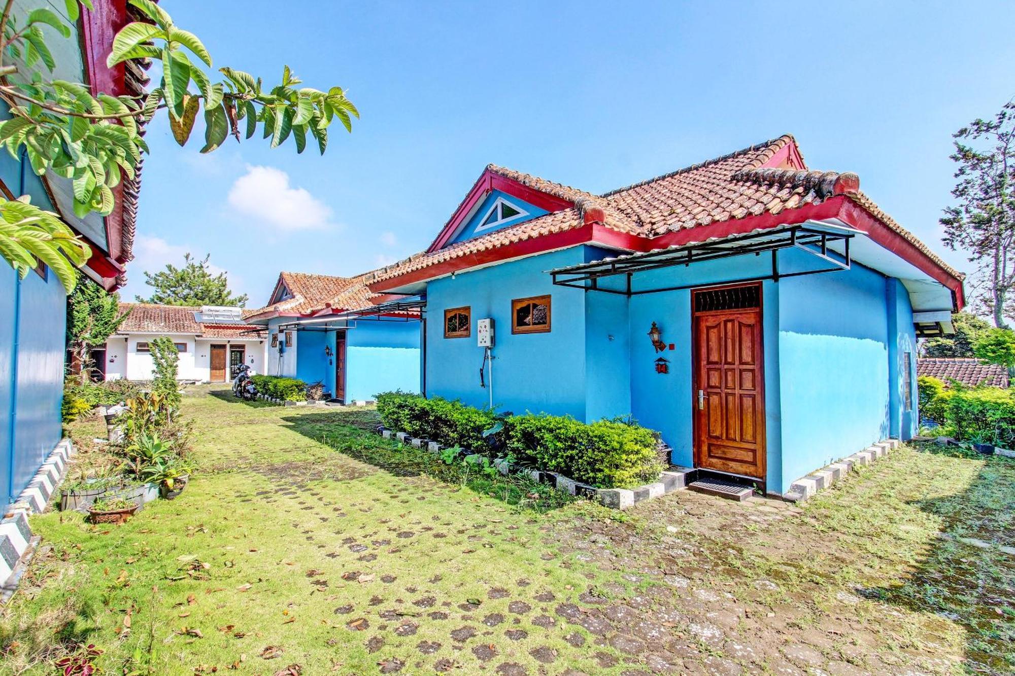 Capital O 91644 Loka Hause Hotel Salatiga Buitenkant foto