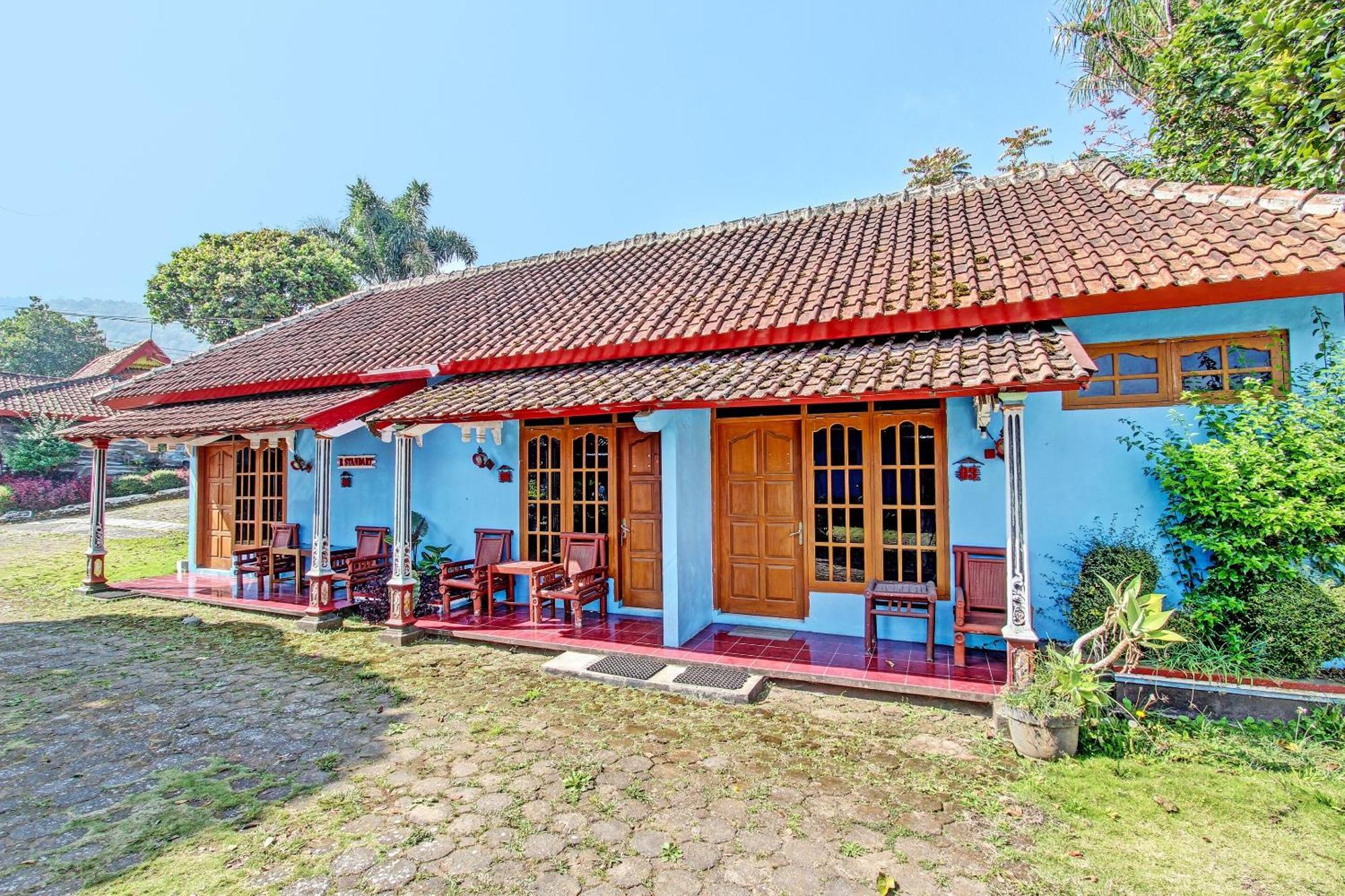 Capital O 91644 Loka Hause Hotel Salatiga Buitenkant foto