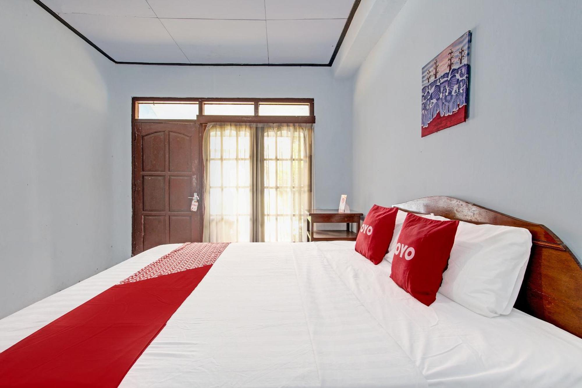 Capital O 91644 Loka Hause Hotel Salatiga Buitenkant foto