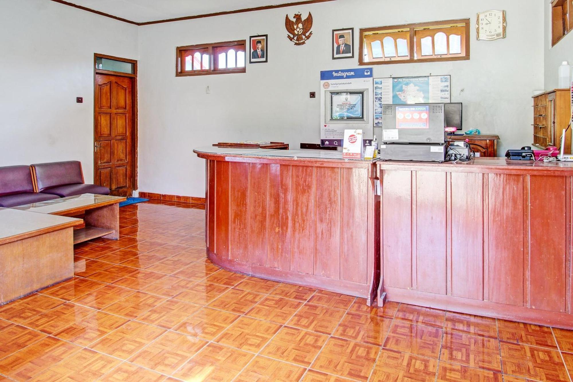 Capital O 91644 Loka Hause Hotel Salatiga Buitenkant foto