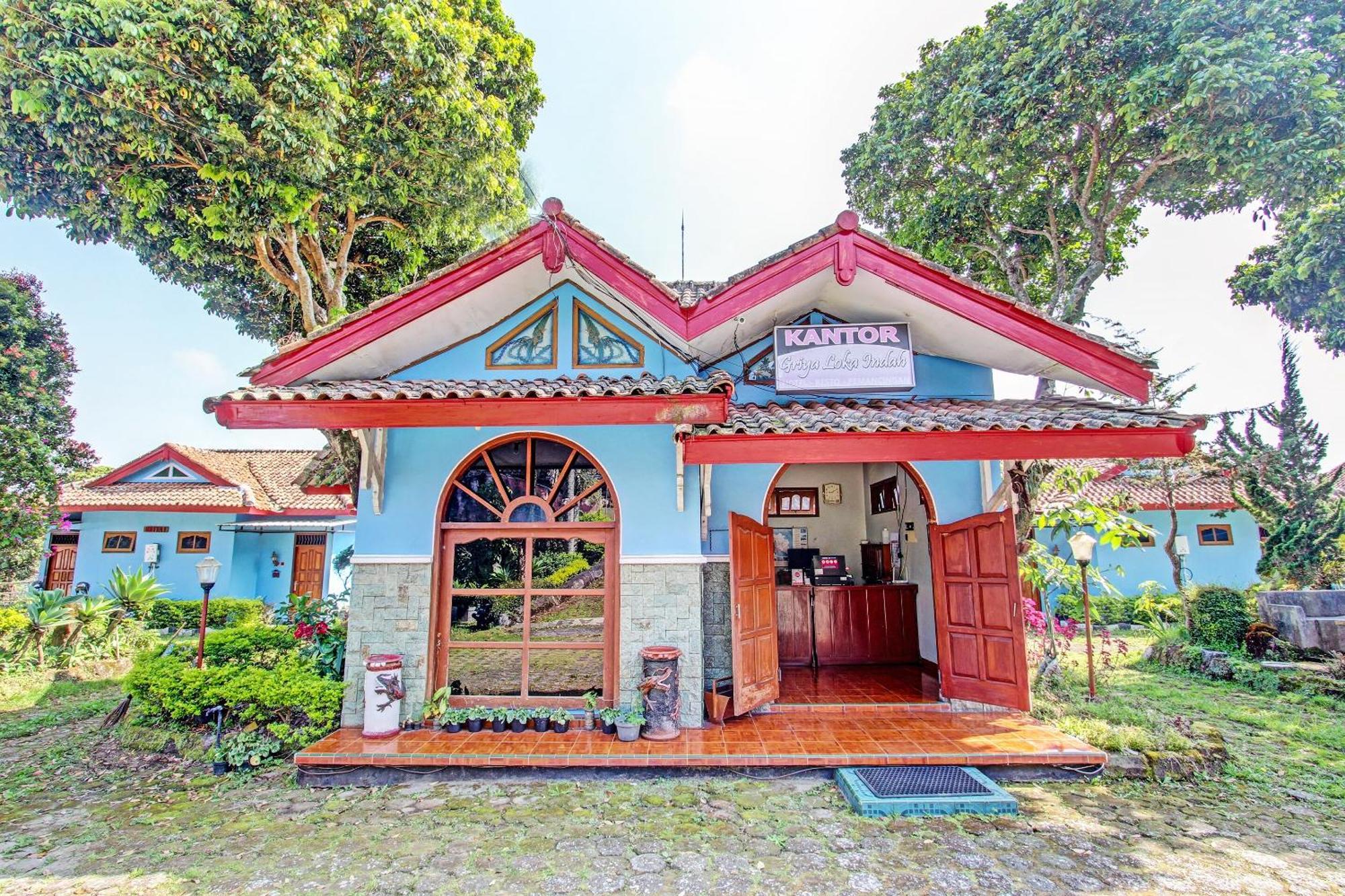 Capital O 91644 Loka Hause Hotel Salatiga Buitenkant foto