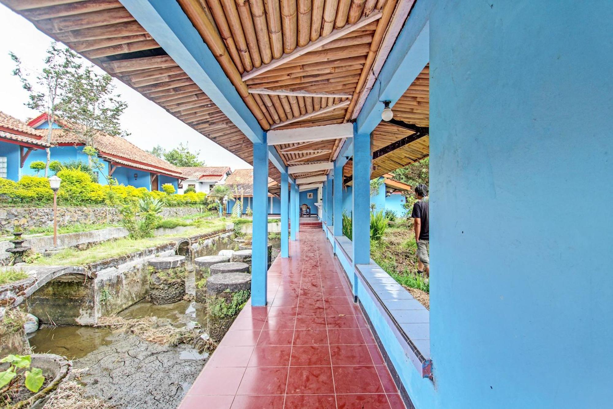 Capital O 91644 Loka Hause Hotel Salatiga Buitenkant foto