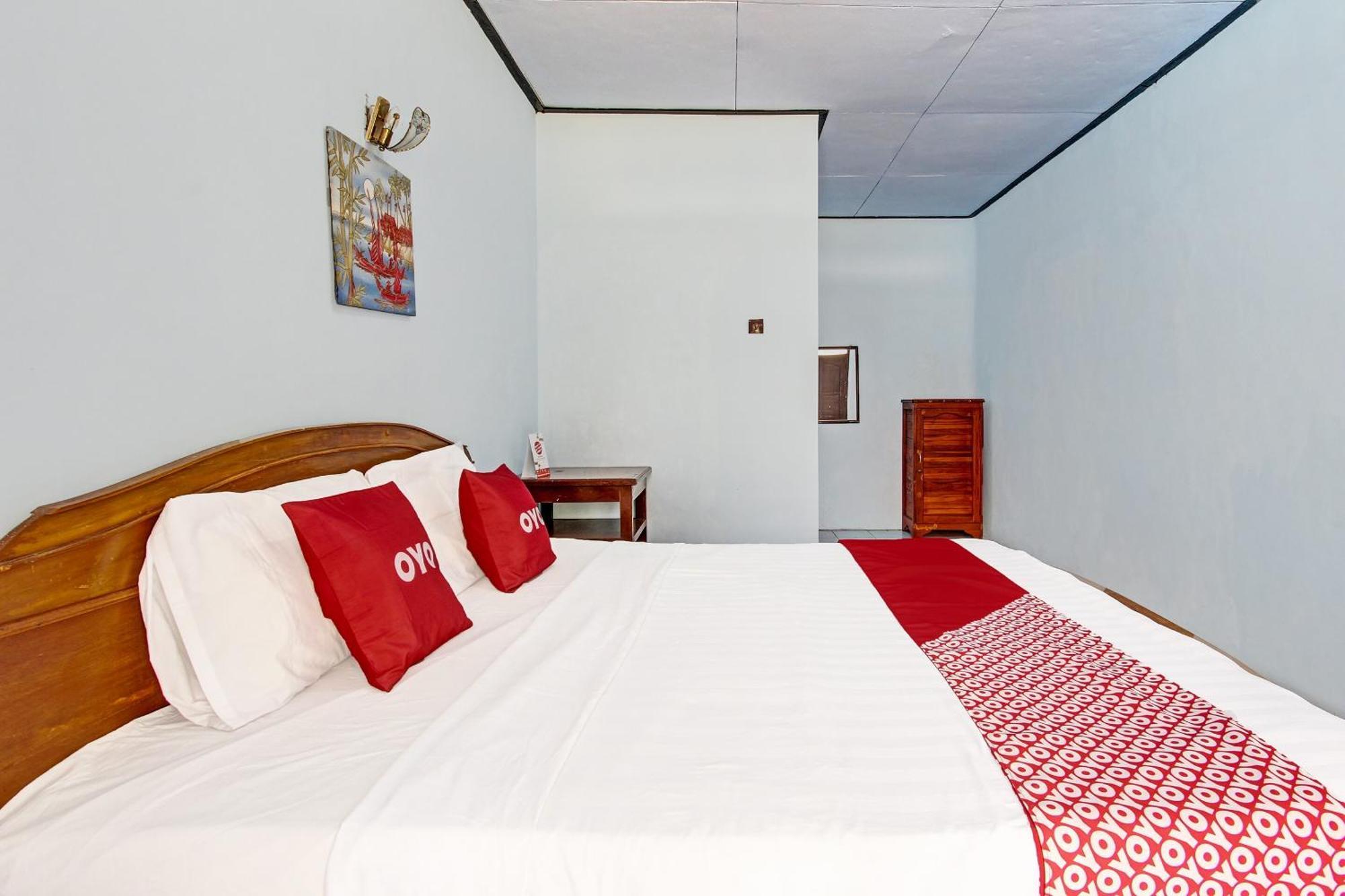 Capital O 91644 Loka Hause Hotel Salatiga Buitenkant foto