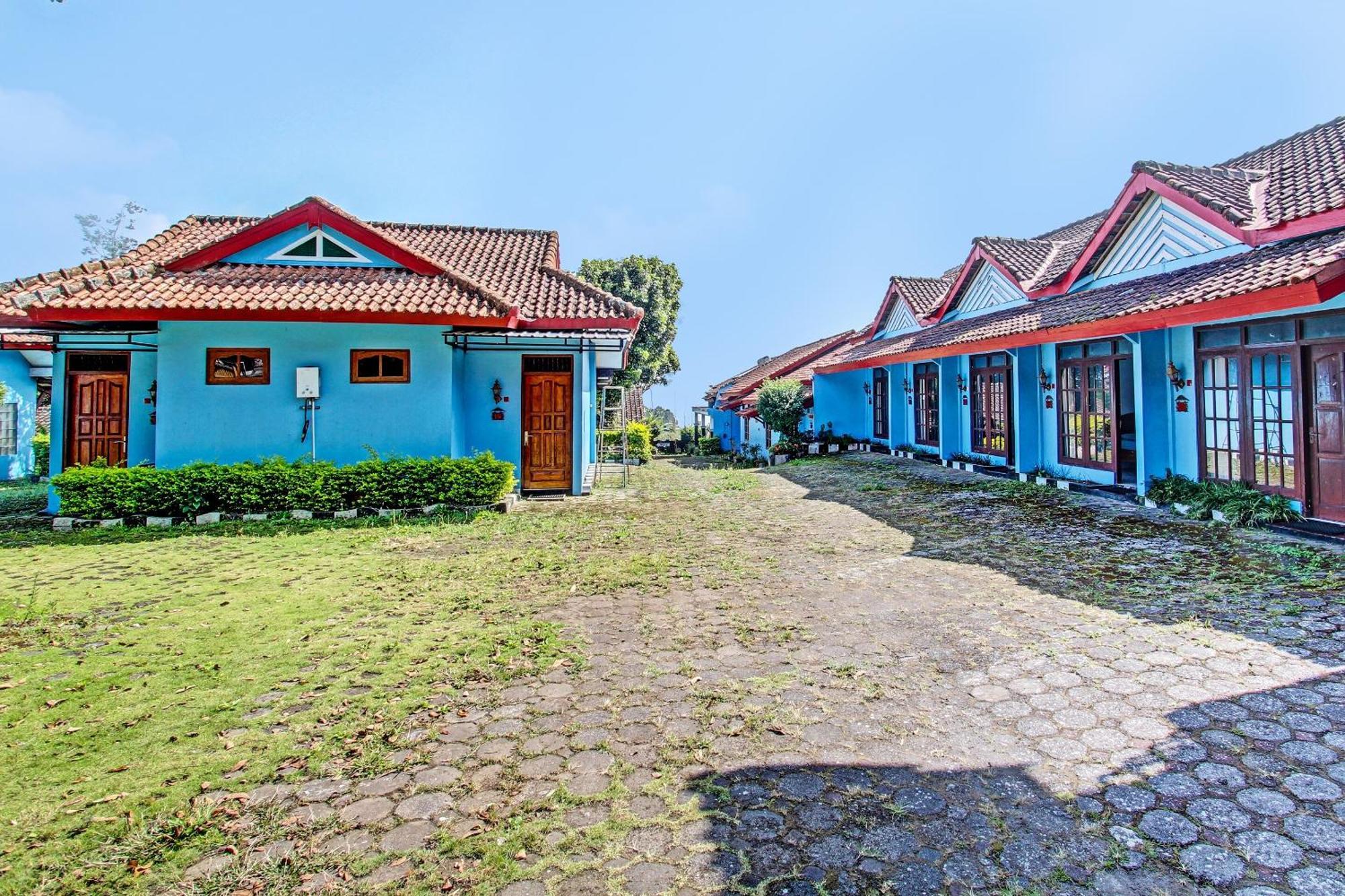 Capital O 91644 Loka Hause Hotel Salatiga Buitenkant foto