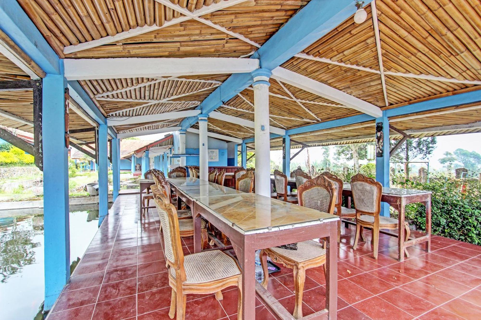 Capital O 91644 Loka Hause Hotel Salatiga Buitenkant foto