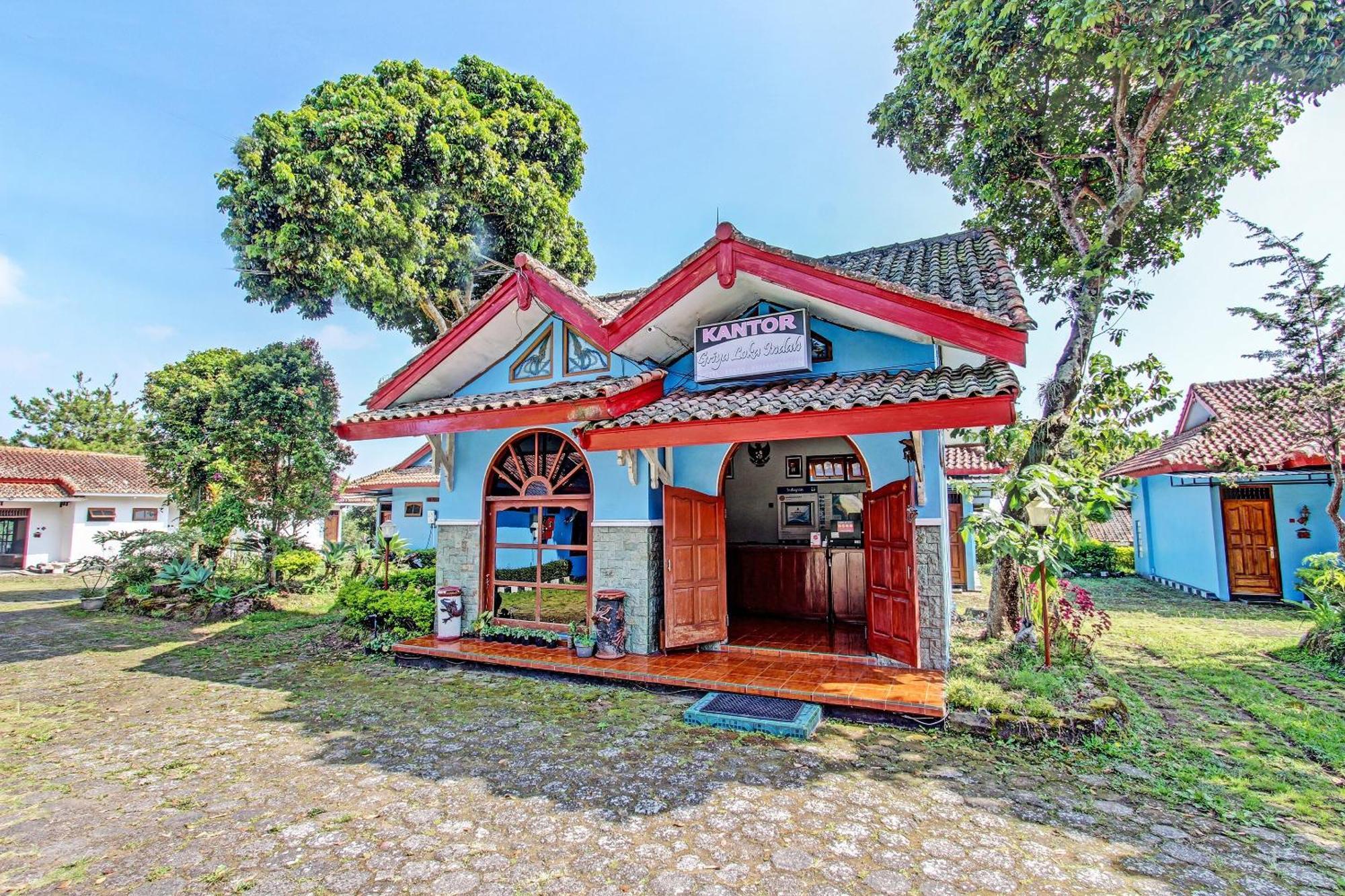Capital O 91644 Loka Hause Hotel Salatiga Buitenkant foto